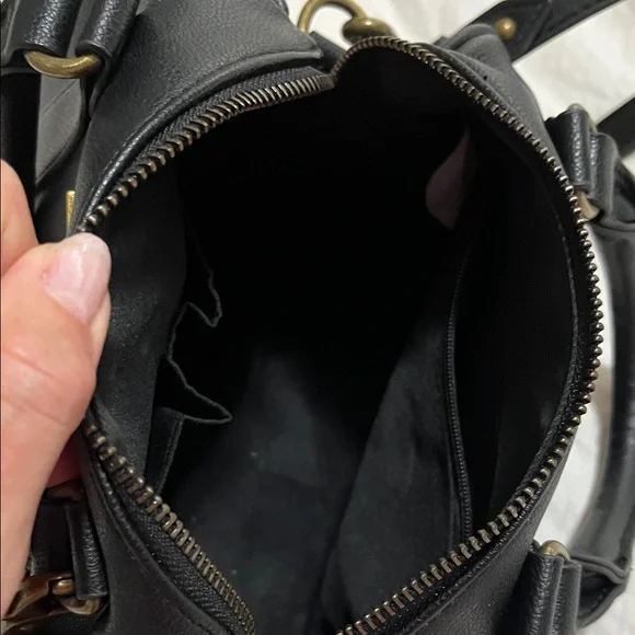 FRYE AND CO. Black Crossbody Bag - Picture 8 of 8